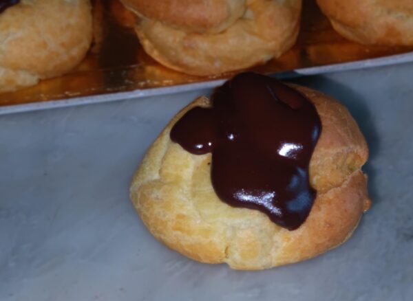 Bigne' alla crema di cioccolato