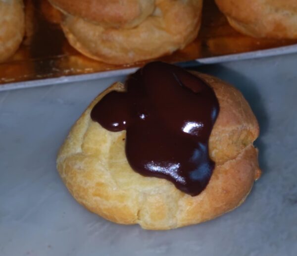 Bigne' alla crema di cioccolato