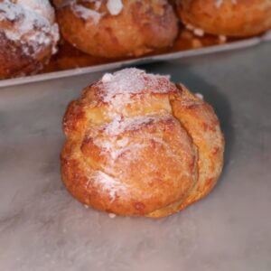 Bigne' alla crema pasticcera