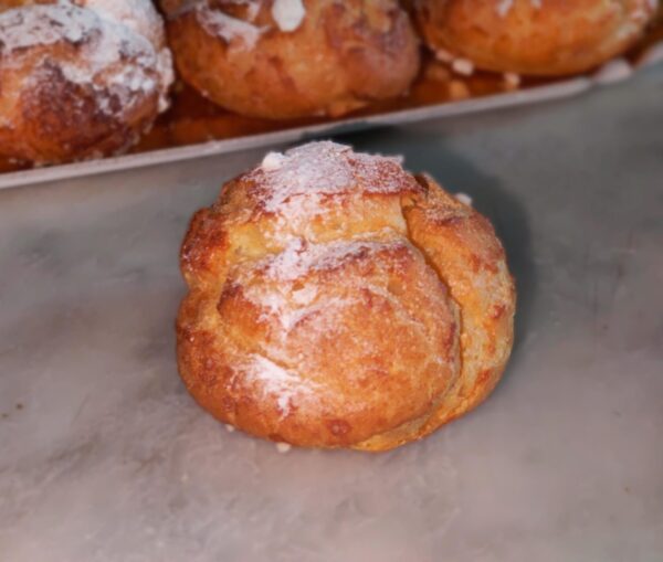 Bigne' alla crema pasticcera