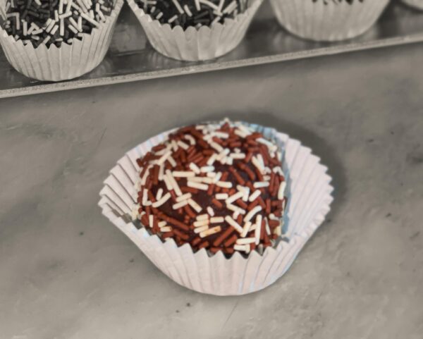 Tartufo al cioccolato con cuore di zabaglione